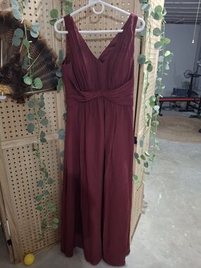 Weddington Way Burgundy Sleeveless Maxi Dress